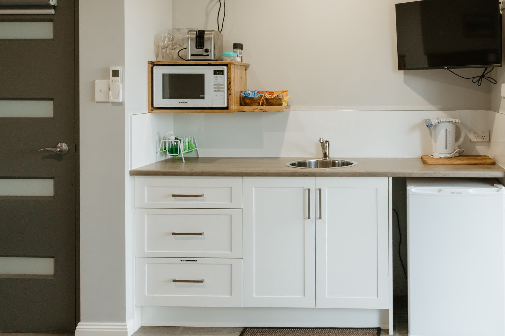 Huon River Sunrise Suite - Gallery Image 4