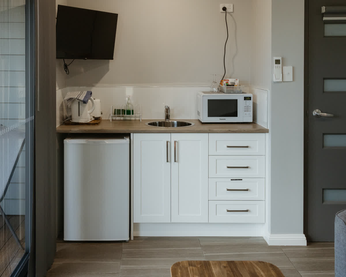 Honeymoon Suite - Gallery Image 6