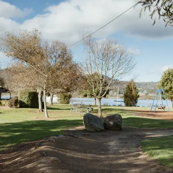 Huon River Sunrise Suite, gallery view 34