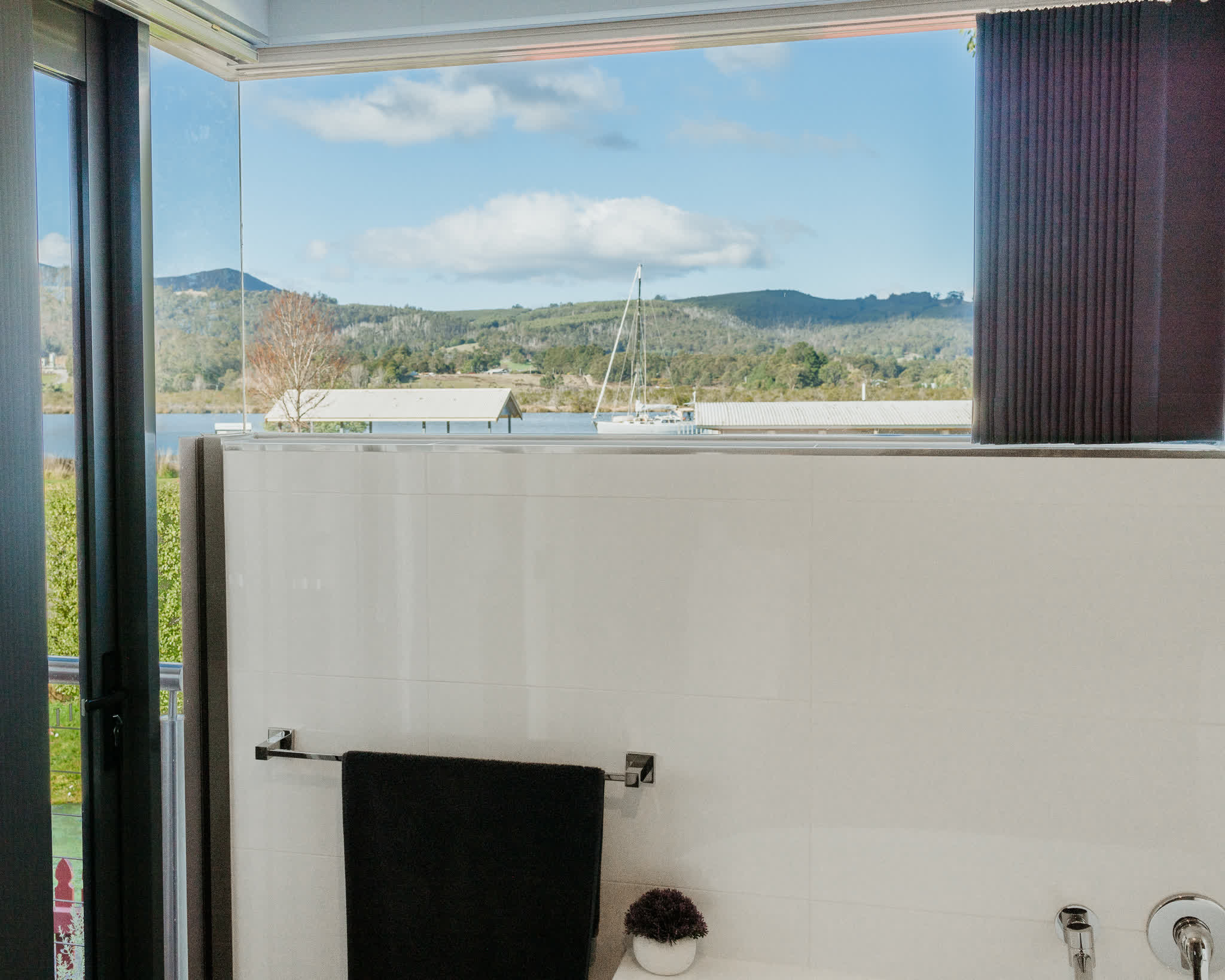 Huon River Sunrise Suite - Gallery Image 17