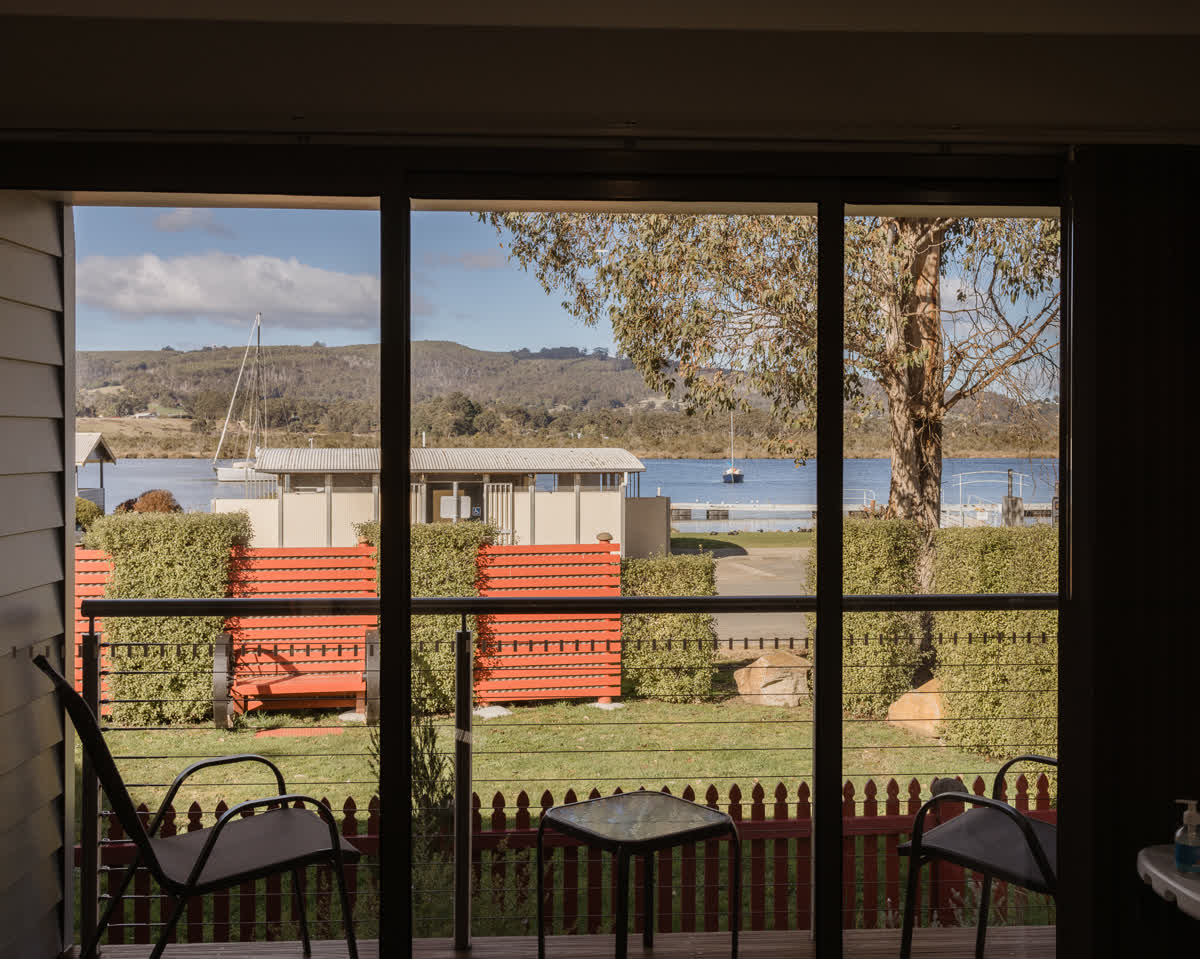 Huon River View Suite - Gallery Image 10