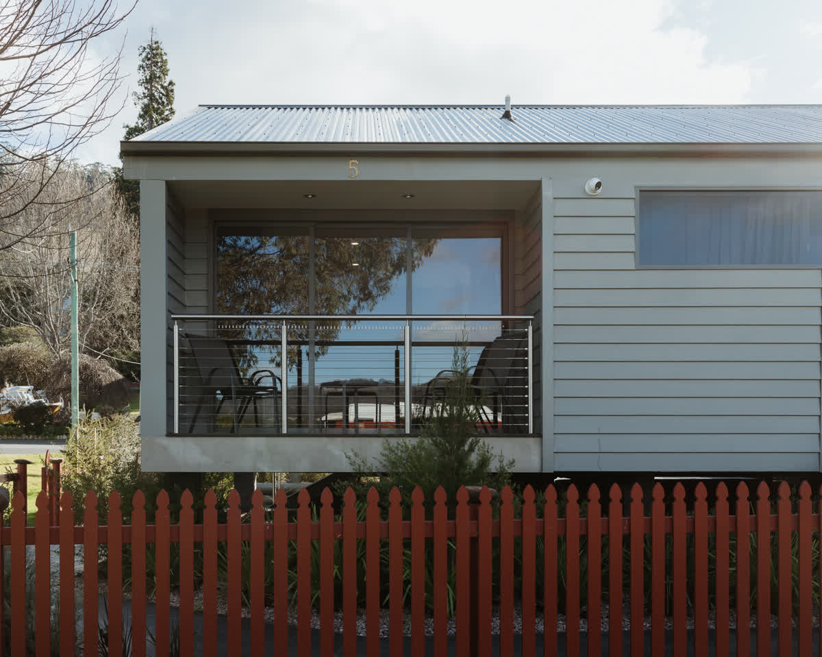 Huon River View Suite - Gallery Image 14