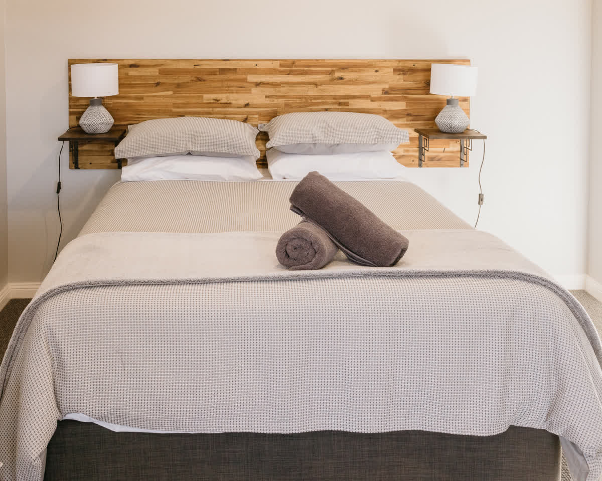 Huon River View Suite - Gallery Image 7