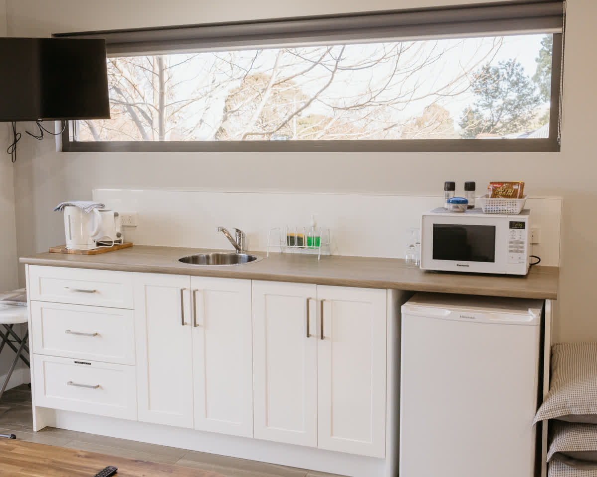 Huon River View Suite - Gallery Image 8