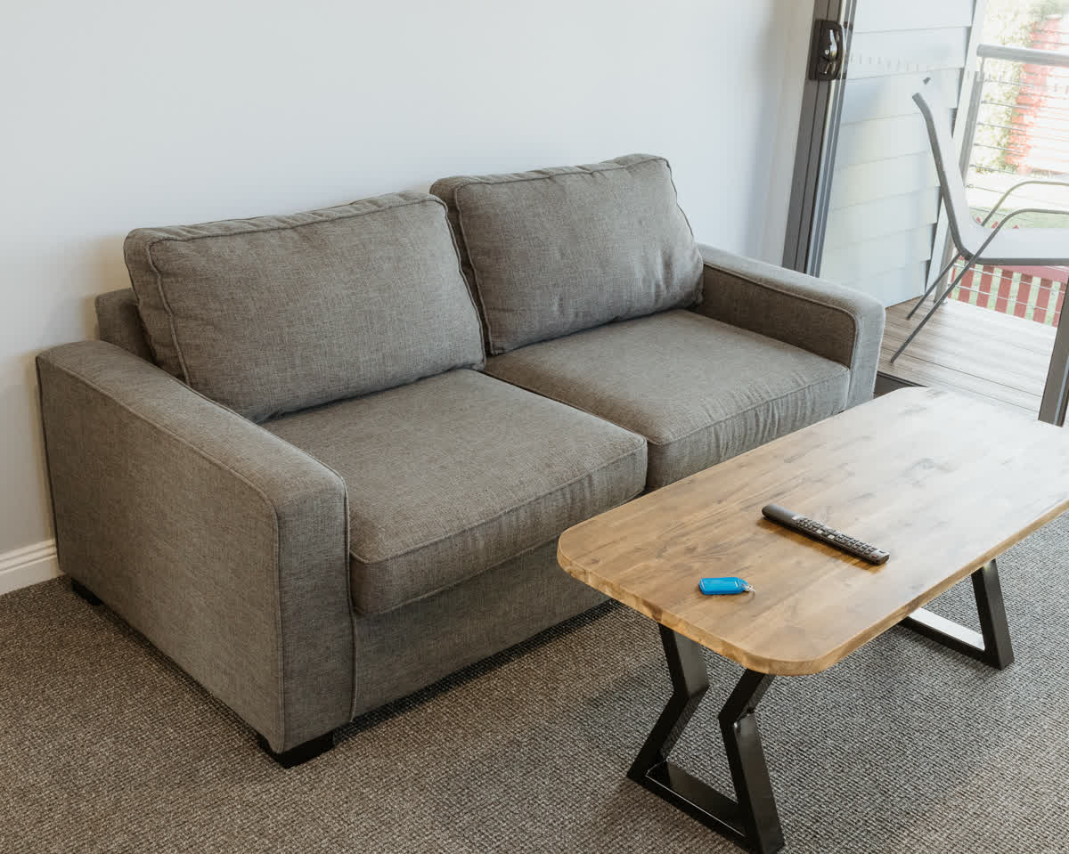 Huon River View Suite - Gallery Image 9